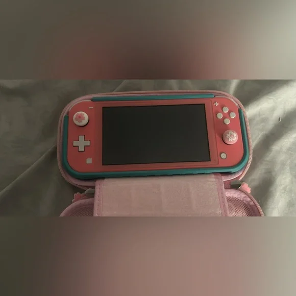 Pink Nintendo switch - Picture 3 of 5